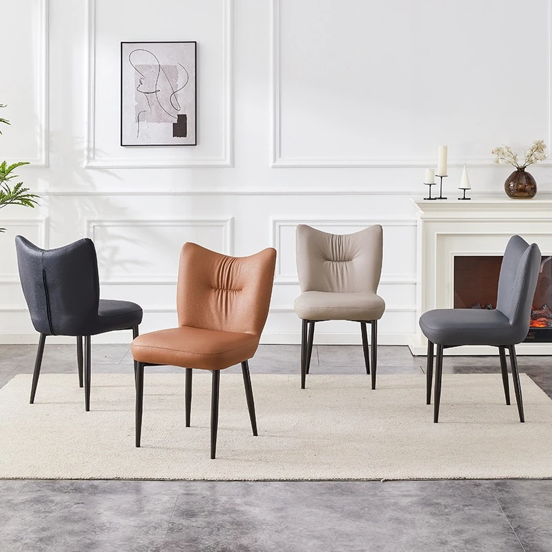 Chaise moderne en velours gris matelassé